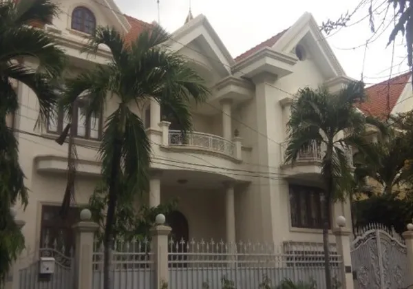 BIỆT THỰ CHO THUÊ XUÂN THỦY QUẬN 2 DT 20X20, 2000USD/TH