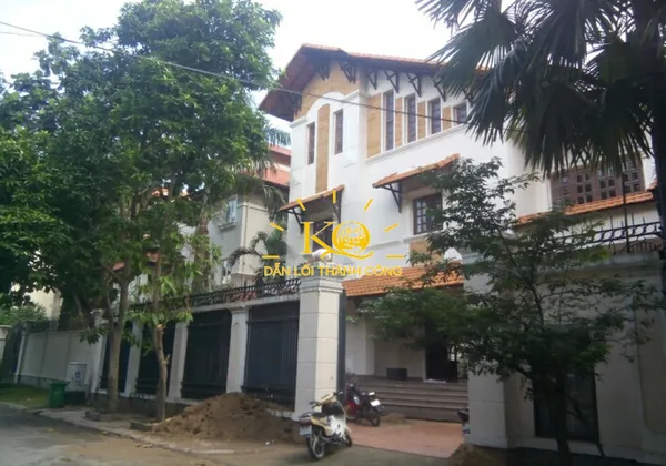 CHO THUÊ NHÀ QUẬN 2 ĐƯỜNG NGUYỄN VĂN HƯỞNG DT 500M2 SÂN VƯỜN HỒ BƠI GIÁ 5000USD