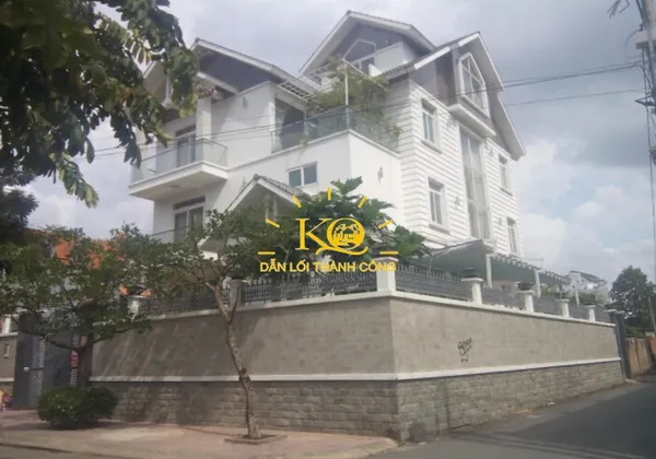 CHO THUÊ NHÀ QUẬN 2 LÊ VĂN MIẾN KHUÔN VIÊN 400M2 XÂY DỰNG HẦM TRỆT 2 LẦU SÂN VƯỜN HỒ BƠI