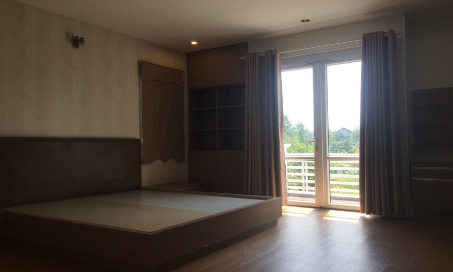 Diện tích phòng ngủ rộng, thoáng mát, view đẹp khi nhìn ra bên ngoài. Diện tích phòng ngủ rộng, thoáng mát, view đẹp khi nhìn ra bên ngoài.