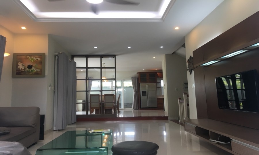 Diện tích tầng trệt rộng, không gian thoáng. Diện tích tầng trệt rộng, không gian thoáng.