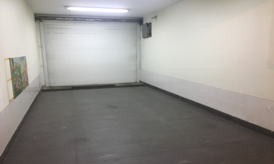 Hầm nhà cho thuê rộng để xe thoải mái. Hầm nhà cho thuê rộng để xe thoải mái.