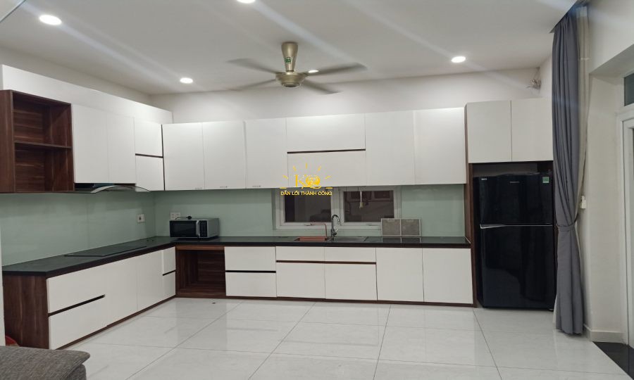 Sảnh tầng 2 rộng gồm bếp nấu và phòng ngủ