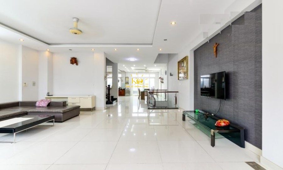 Phòng khách rộng suốt