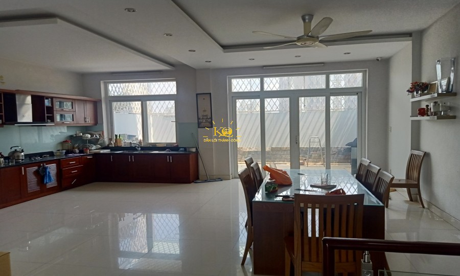 Không gian bếp rộng