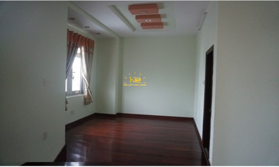 Cầu thang lên lầu. Cầu thang lên lầu.