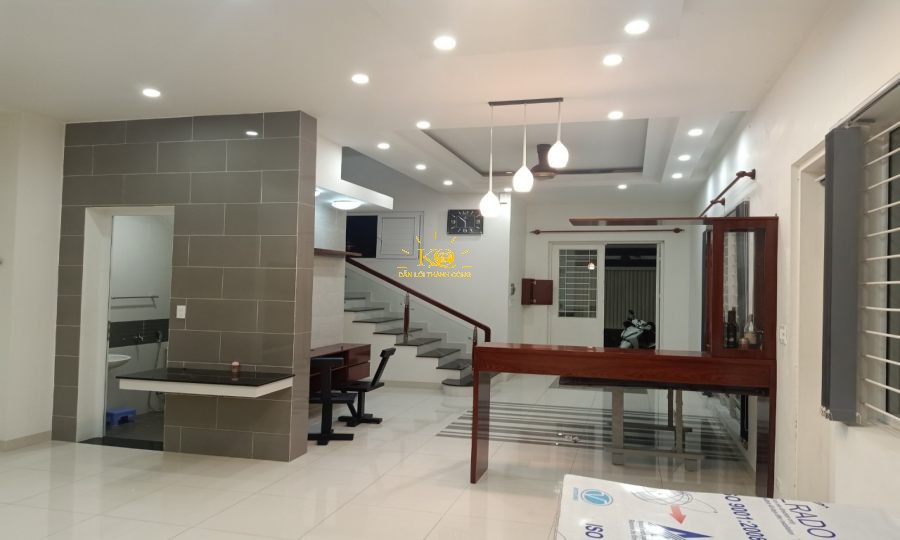 Sàn tầng trệt rộng