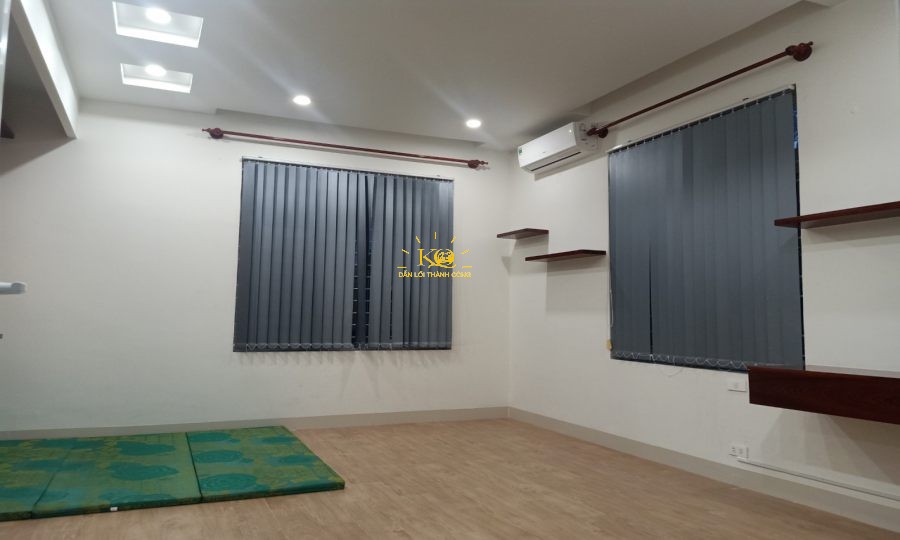 Sảnh tầng 2 rộng gồm bếp nấu và phòng ngủ