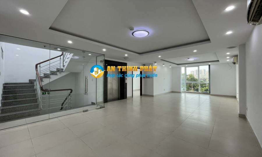 Sàn văn phòng quận 2 Sàn văn phòng trống suốt