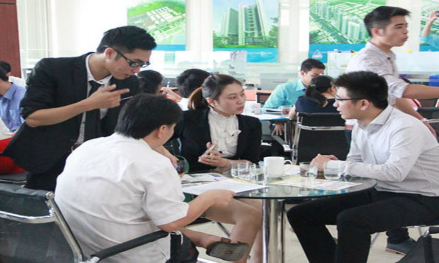 Các nhân viên môi giới thường gặp khó khăn khi tìm kiếm khách hàng Các nhân viên môi giới thường gặp khó khăn khi tìm kiếm khách hàng