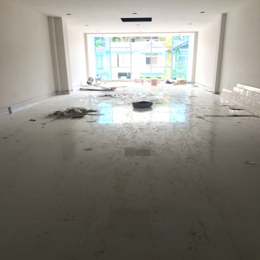 Đường trước nhà rộng thoải mái đậu xe. Đường trước nhà rộng thoải mái đậu xe.