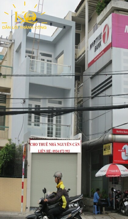 căn nhà nhìn từ bên ngoài  căn nhà nhìn từ bên ngoài