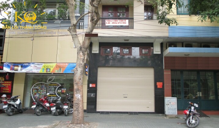 Mặt trước căn nhà Mặt trước căn nhà