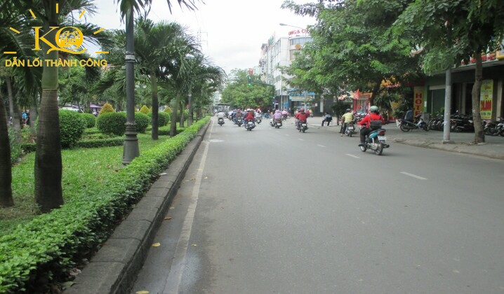 Phía trước nhà Phía trước nhà