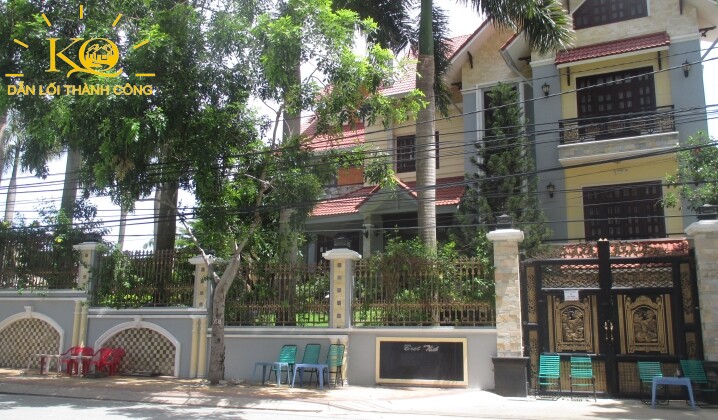 Thiết kế bên ngoài của căn nhà Thiết kế bên ngoài của căn nhà