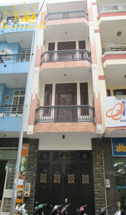 Căn nhà nhìn từ bên ngoài Căn nhà nhìn từ bên ngoài