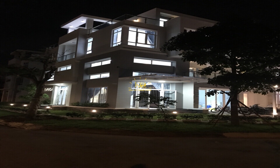 Nhà cho thuê quận 9 hiện đại, dt 400m2, sân vườn gara Nhà cho thuê quận 9 hiện đại, dt 400m2, sân vườn gara