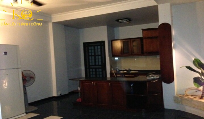 Gian bếp mặt trước nhà