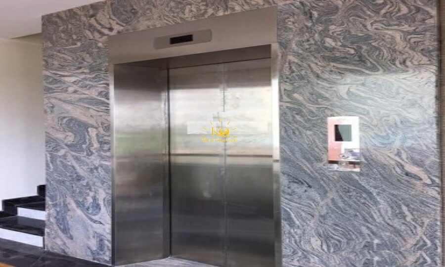 Thang máy hiện đại. Thang máy hiện đại.