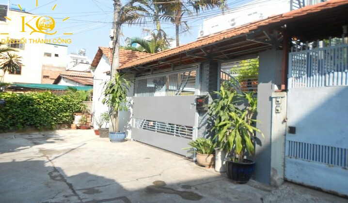 khoảng sân phía trước khoảng sân phía trước