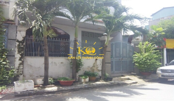 Xung quanh nhà có nhiều cây xanh. Xung quanh nhà có nhiều cây xanh.