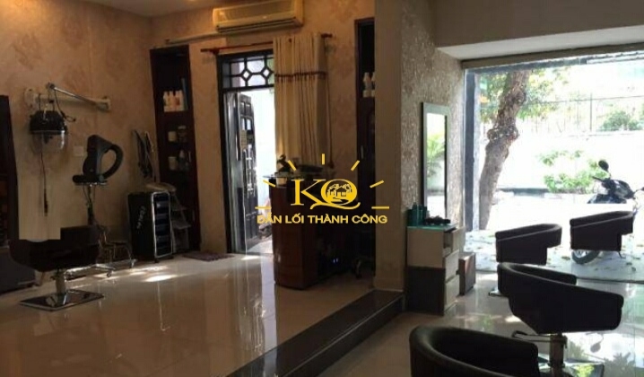 Không gian bên trong nhà rộng, thoáng mát. Không gian bên trong nhà rộng, thoáng mát.