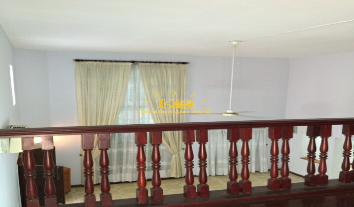 Không gian tầng lầu. Không gian tầng lầu.