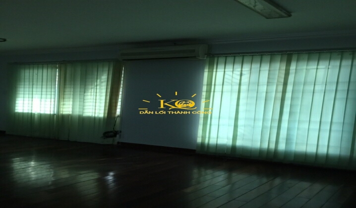 Phòng rộng thoáng có cửa sổ lớn. Phòng rộng thoáng có cửa sổ lớn.