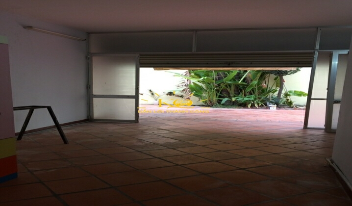 Không gian trống nhà cho thuê.