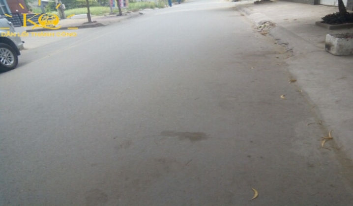 Đoạn đường trước nhà rộng Đoạn đường trước nhà rộng