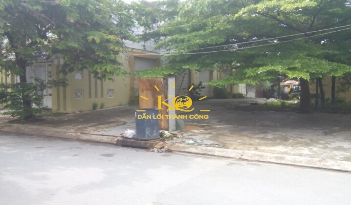Đường trước nhà rộng rãi. Đường trước nhà rộng rãi.