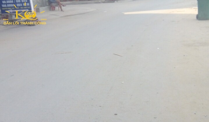 Đường rộng thoáng mát. Đường rộng thoáng mát.