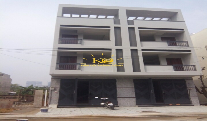 Khuôn viên trước nhà rộng, thông thoáng. Khuôn viên trước nhà rộng, thông thoáng.