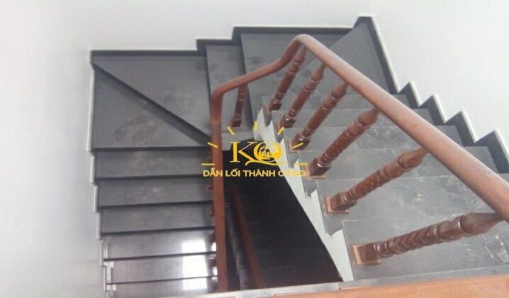 Cầu thang nhà cho thuê. Cầu thang nhà cho thuê.