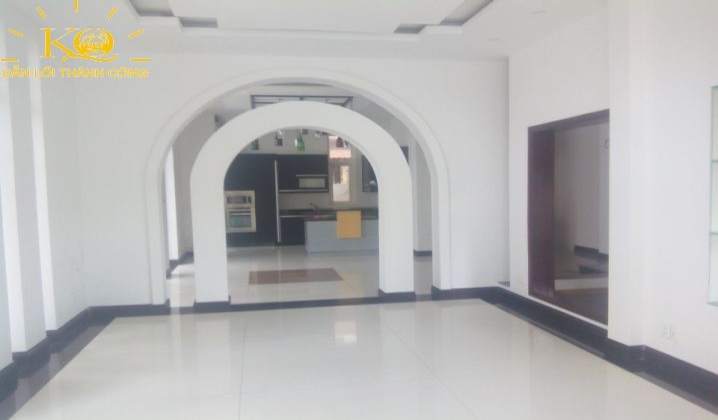 Diện tích sảnh rộng với tông màu trắng trang nhã. Diện tích sảnh rộng với tông màu trắng trang nhã.