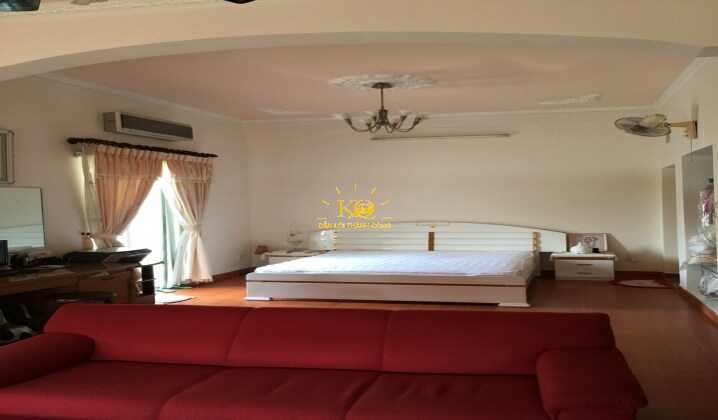 Phòng nhận được nhiều ánh sáng từ bên ngoài. Phòng nhận được nhiều ánh sáng từ bên ngoài.