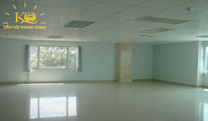 SAN VĂN PHÒNG Diện tích trống nhà cho thuê.