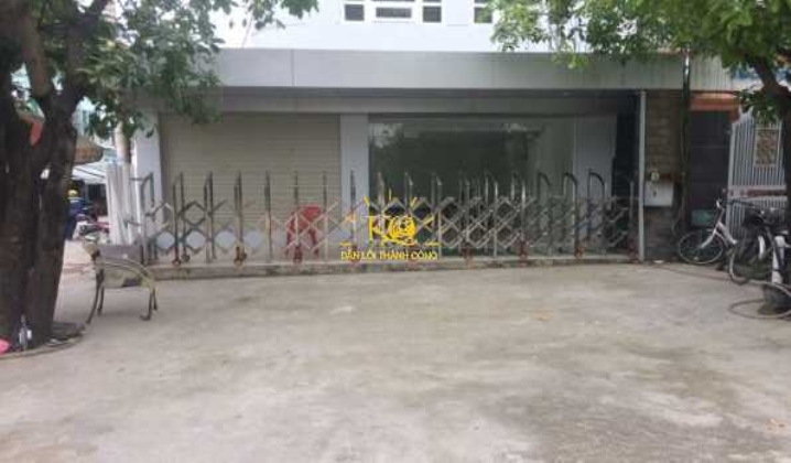 Phía trước nhà rộng rãi, thoáng mát Phía trước nhà rộng rãi, thoáng mát