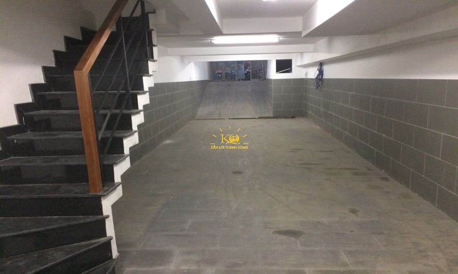 Hầm để xe rộng rãi. Hầm để xe rộng rãi.