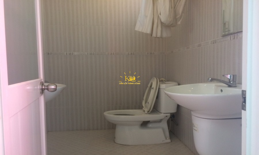 Khu vực nhà vệ sinh sạch sẽ. Khu vực nhà vệ sinh sạch sẽ.