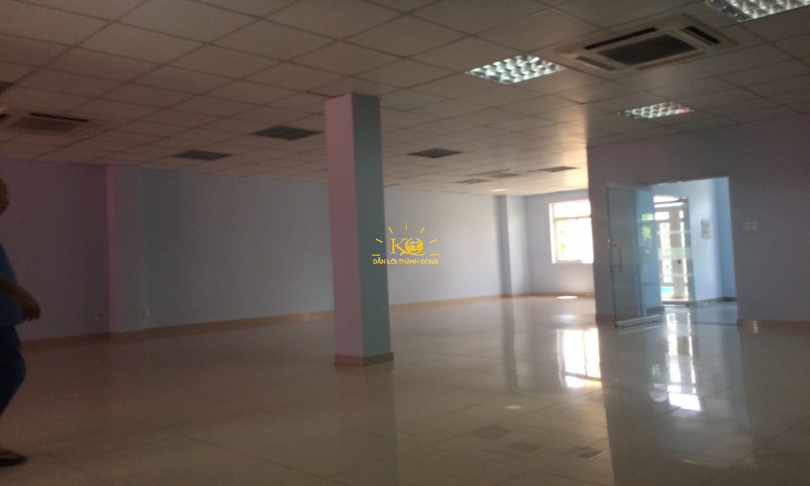 Không gian các tầng thoáng , nhận ánh sáng tốt từ bên ngoài. Không gian các tầng thoáng , nhận ánh sáng tốt từ bên ngoài.