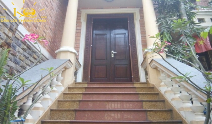 Bậc thềm trước nhà cho thuê. Bậc thềm trước nhà cho thuê.