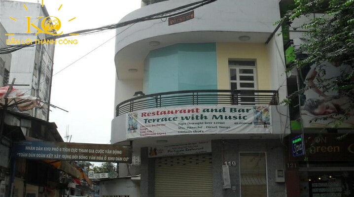 phía trên căn nhà phía trên căn nhà