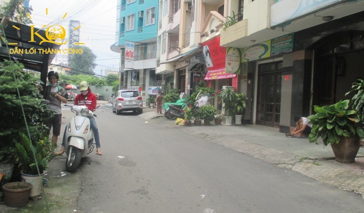 Con đường trước nhà Con đường trước nhà