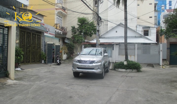 Con đường trước nhà Con đường trước nhà