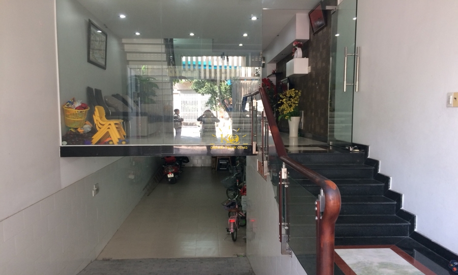 Lối đi xuống tầng hầm nhà cho thuê. Lối đi xuống tầng hầm nhà cho thuê.