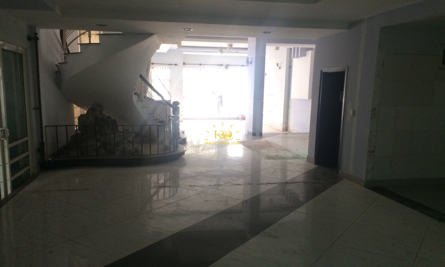 Diện tích tầng trệt nhà cho thuê rộng rãi, diện tích đẹp dễ thiết kế. Diện tích tầng trệt nhà cho thuê rộng rãi, diện tích đẹp dễ thiết kế.