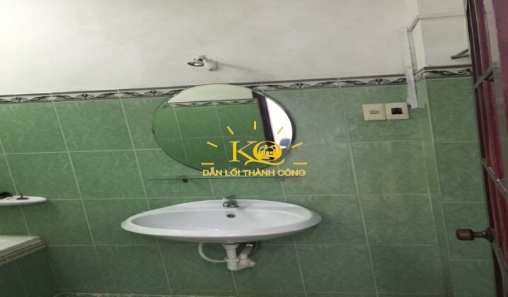 Nhà vệ sinh. Nhà vệ sinh.