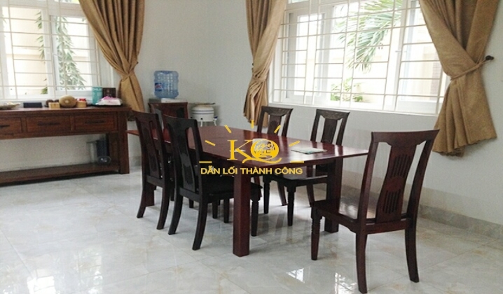 Không gian phòng bếp rộng thoáng và sang trọng. Không gian phòng bếp rộng thoáng và sang trọng.