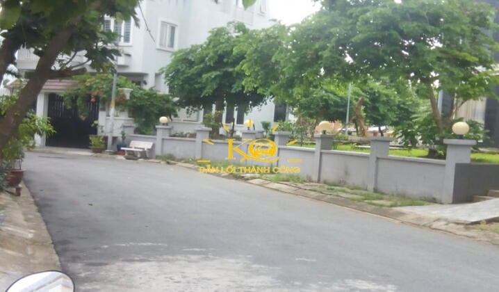 Đường trước nhà rộng thoáng. Đường trước nhà rộng thoáng.